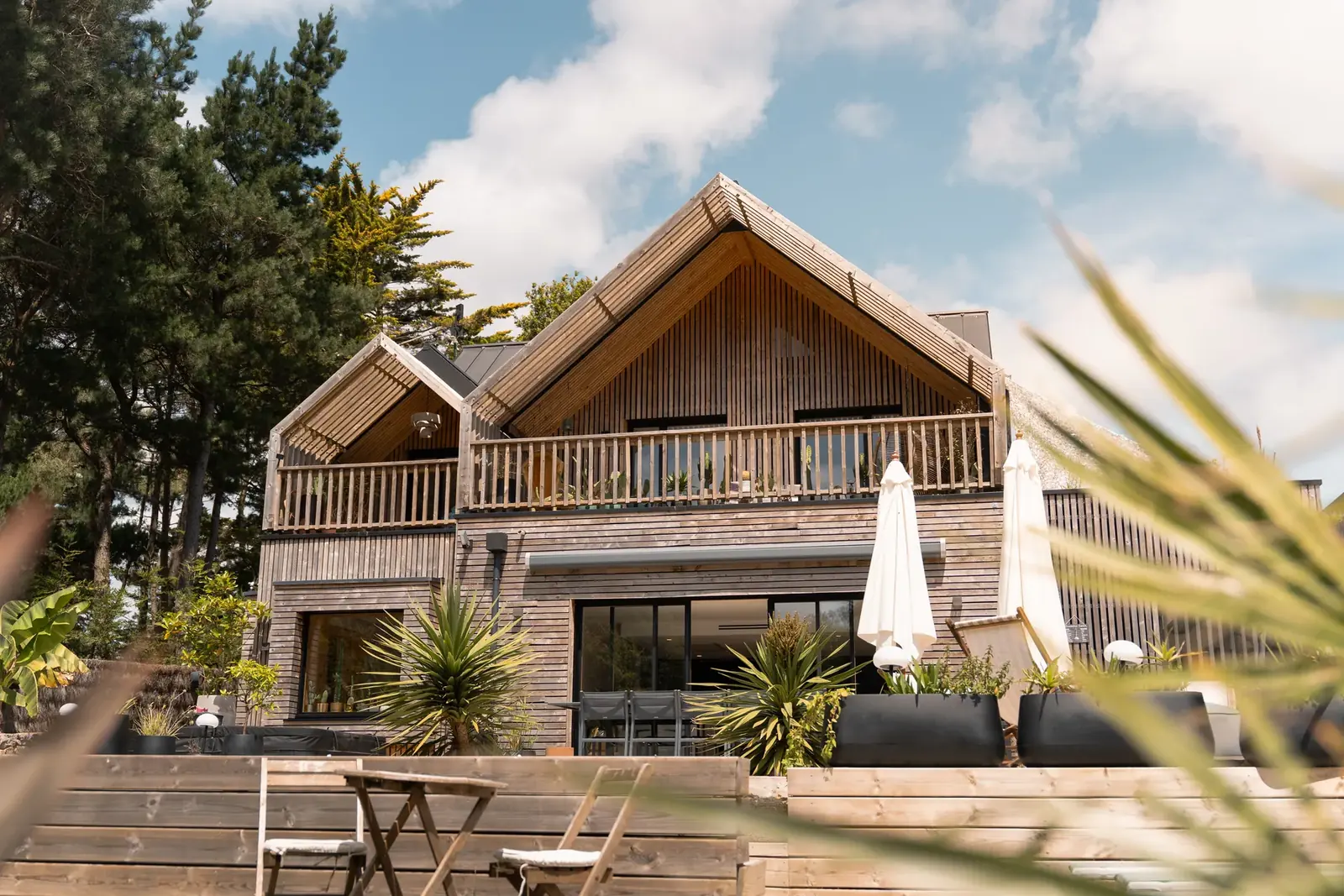 Salon lumineux photographié pour une annonce immobilière en Bretagne